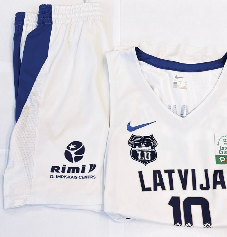 Sporta krekli ar apdrukātiem logo
